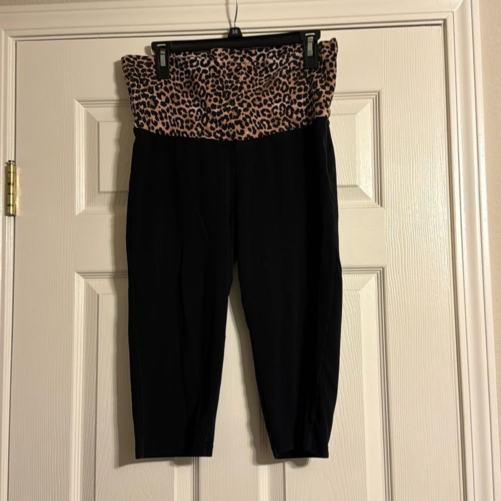 Macys Material Girl Capris Large
